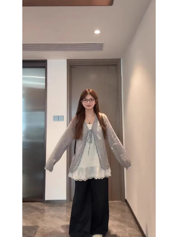 Conjunto de Dos Piezas de Talla Grande, Diseño Sensacional, Hermoso Estilo Retro Artístico, Chaleco con Tirantes de Encaje y Cubierta con Cinturón de Madera