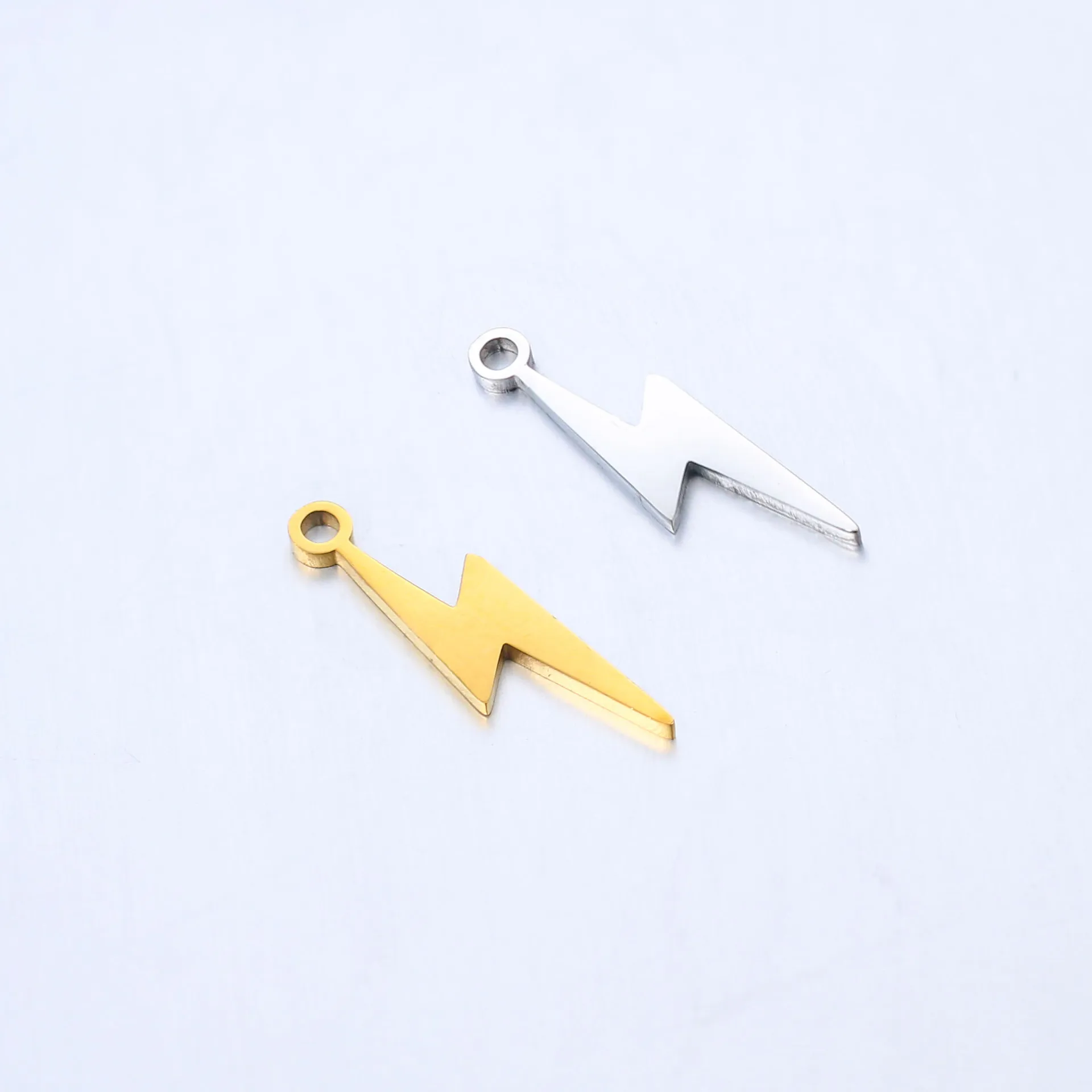 DOOYIO 5pcs/lot Stainless Steel High Quality Lightning Charm DIY Personality Simple Lightning Shape Pendant Accessories
