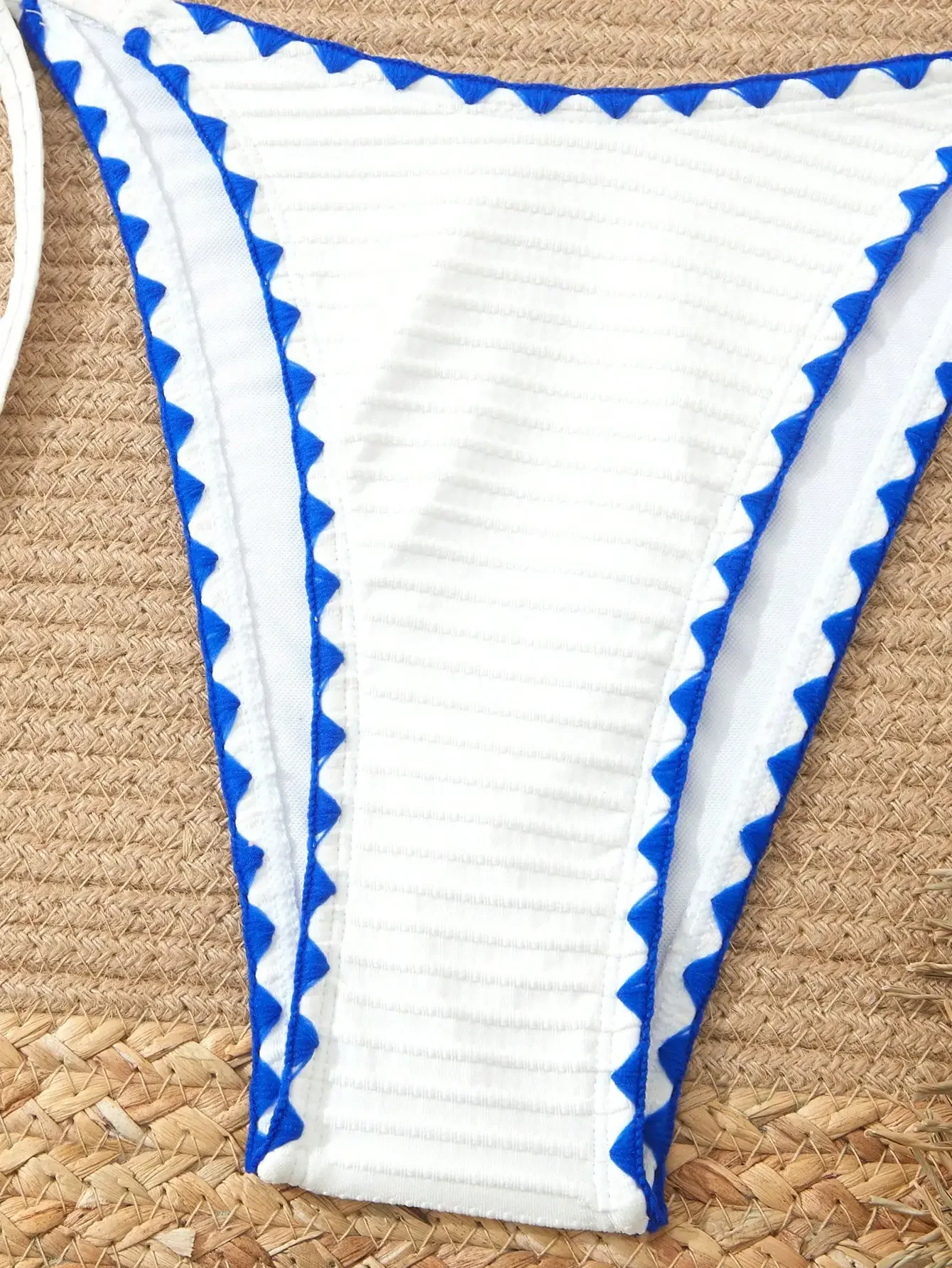 مثير الأبيض العصابة بيكيني 2025 النساء ملابس السباحة قطعتين ملابس السباحة الإناث ثونغ البيكينيات مجموعة السباحة لباس سباحة البرازيلي Biquini