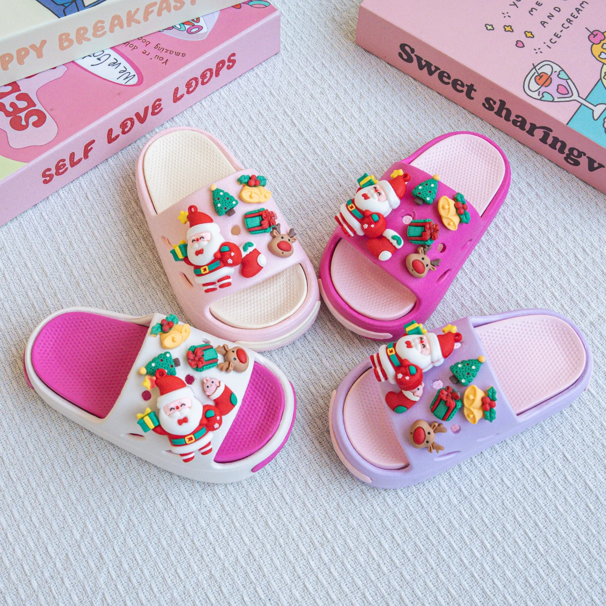 New Popular Cartoon Christmas Versatile Girls' Eva Slippers, Fashionable Dual-Color Soft-Soled Non-Slip Sandals 831