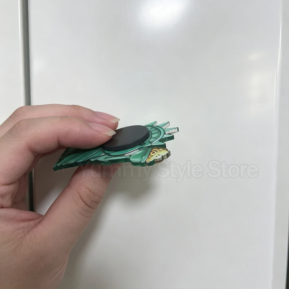 Lustiger Acryl-Kühlschrankmagnet mit Crayon Shin-chan Butadzuraemon und der Freiheitsstatue als Motiv, magnetischer Aufkleber zur Kühlschrankdekoration – Detail 2