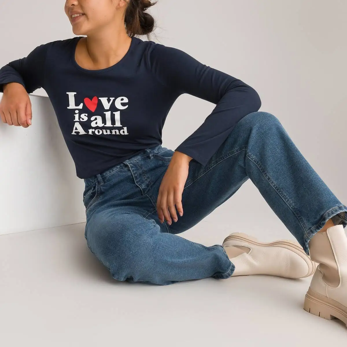 Long Sleeves Unisex T-Shirts in Slogan Print Love Is All Aroud Cotton Autumn Women's Threaded Cuffs Tops