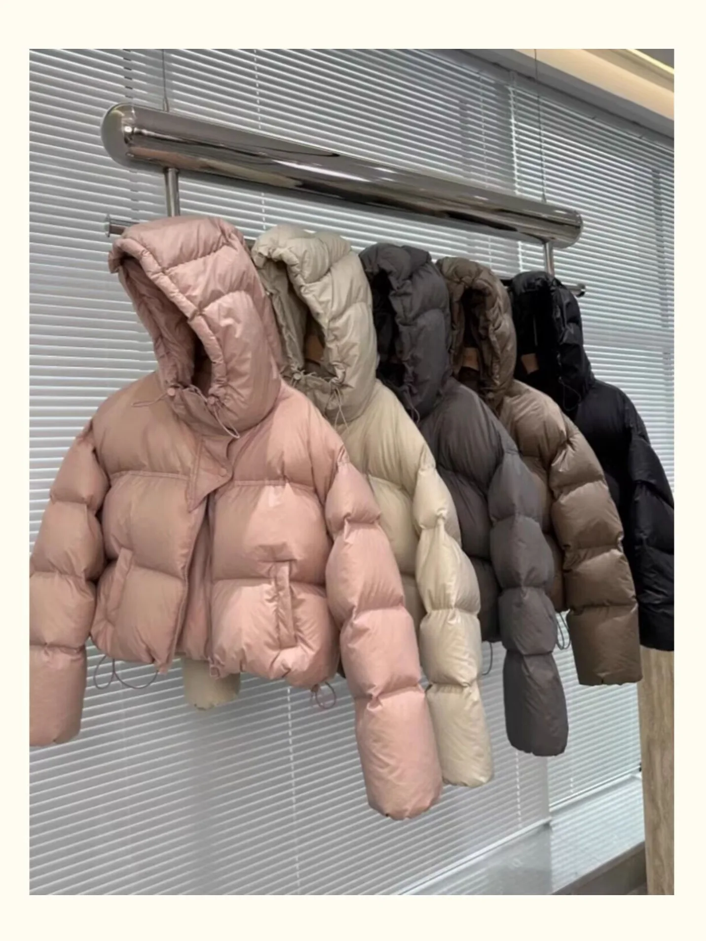 

Новая модная белая куртка на утином пуху с капюшоном, женская осенне-зимняя теплая повседневная короткая толстая верхняя одежда больших размеров, женское пальто