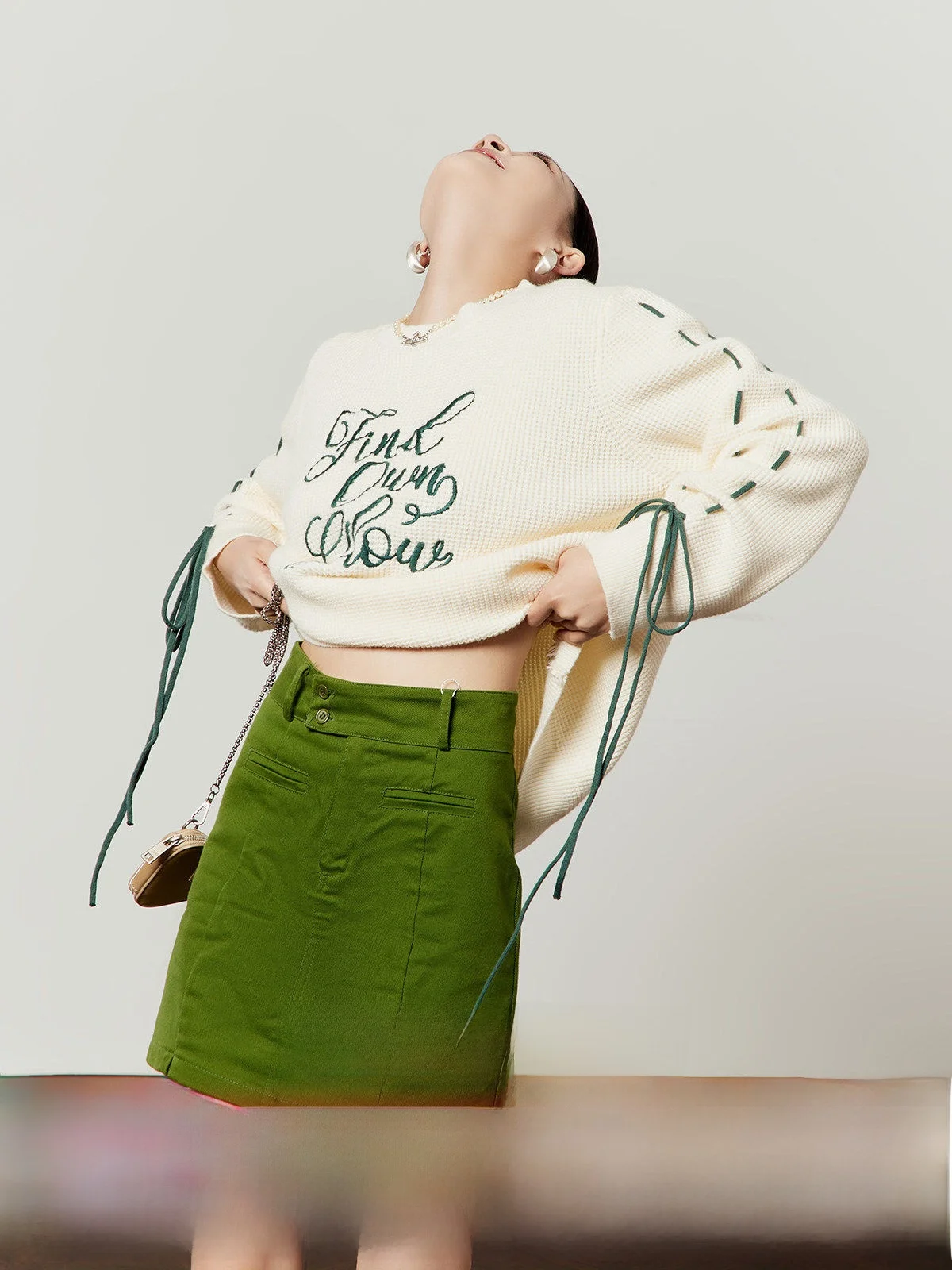 

White Knitted Loose Women's Sweater Spring 2026 New Sle Color Blo Letter Embroidery Casual Faion Dstring Design