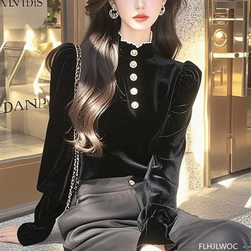 Elegante Oberteile aus schwarzem Samt, Blusen, Neujahr, Damen, Herbst und Winter, Basics, langärmelig, französisches Design, Bling-Knopf-Rollkragenpullover