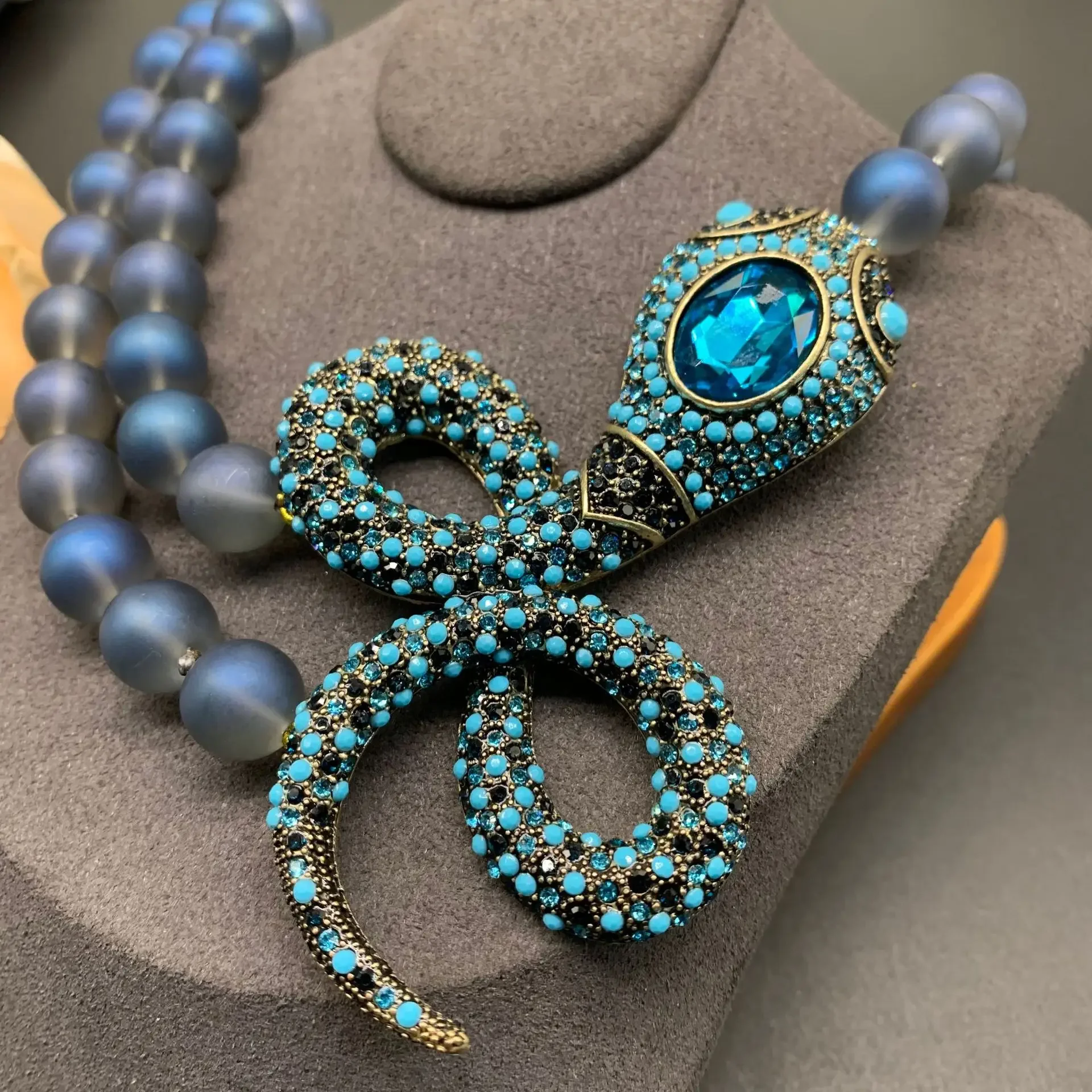 Blue City Is Full of Charm, Exaggerated Fashion Trend and Temperament Necklace