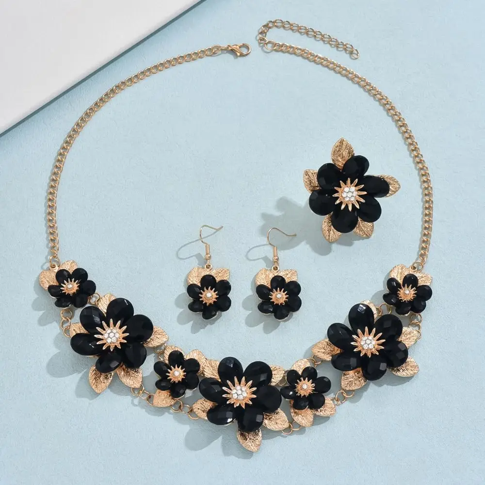 

Rhinestone Necklace Earring Ring Set Exquisite Flower Flower Jewelry Set Exaggeration Temperament Clavicle Chain Banquet