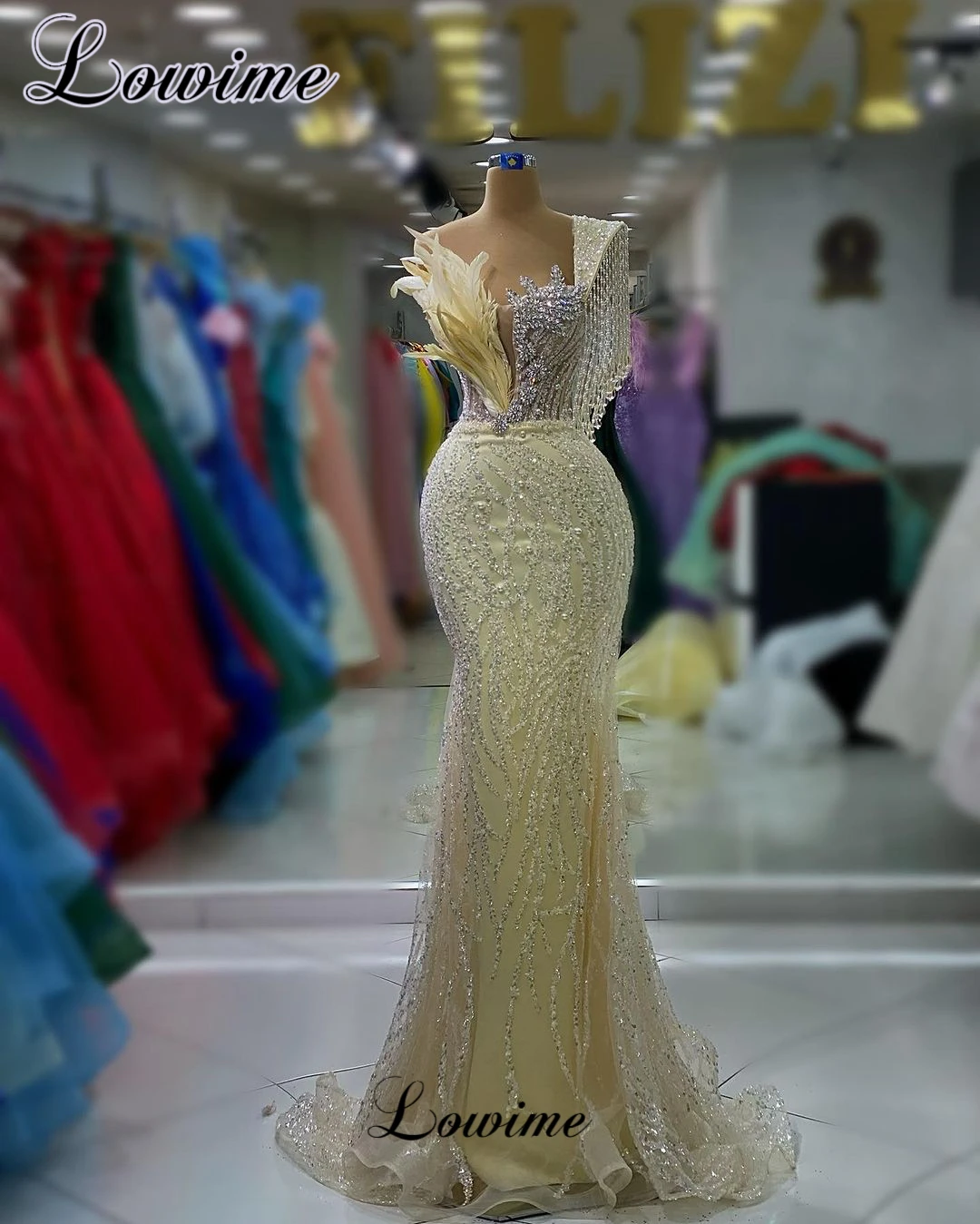 Light Yellow Mermaid Celebrity Dresses For Women Feathers Crystals Evening Gowns Elegant Formal Occasion Gowns Vestidos De Gala