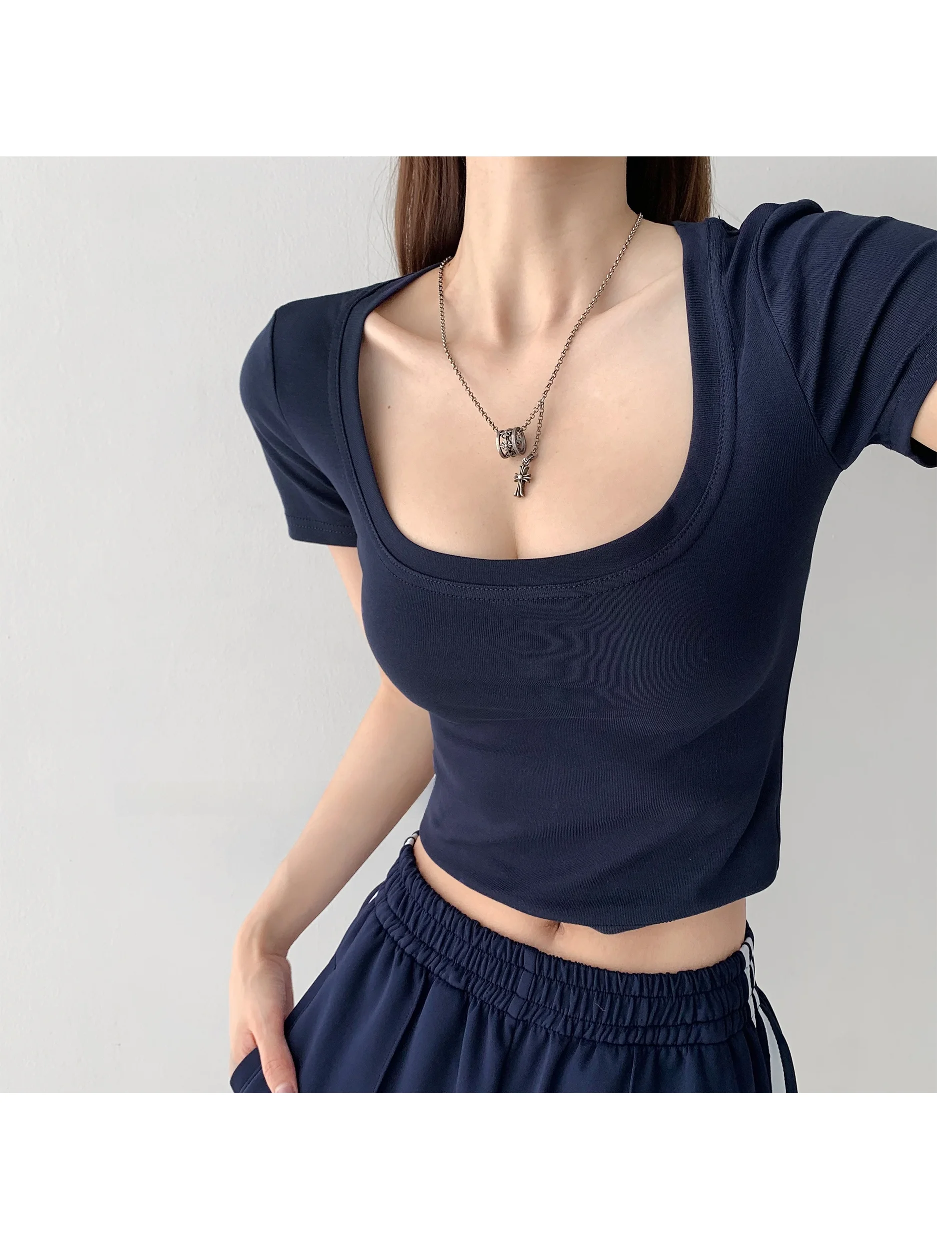 Spicy Little Witch Slim Fit Short Sleeve T-Shirt Large U Neck Exposing Clavicle Short Top Pure Color Shoulder Width T-Shirt