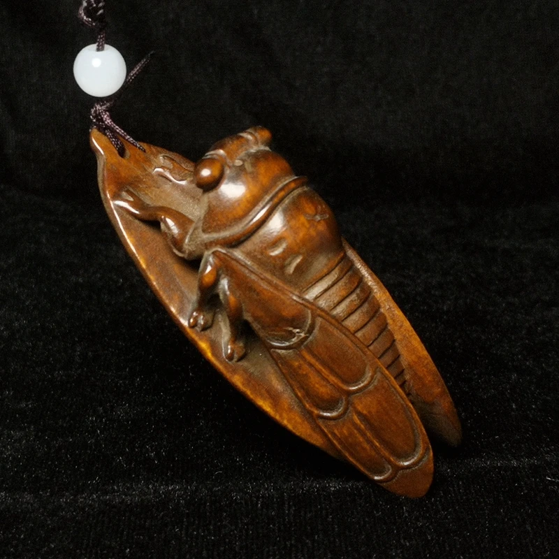 YIZHU CULTUER ART Size 3 Inch Old Chinese Boxwood Hand Carved vivid leaf Cicada figurine Statue netsuke collectable gift