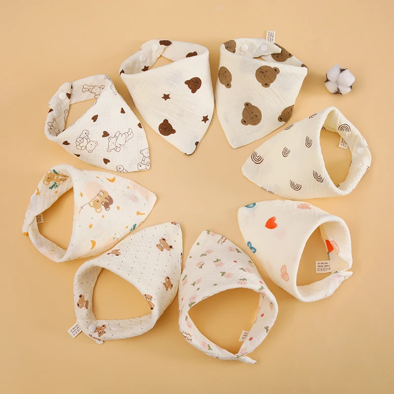 

3 детских нагрудника с милыми мультяшными рисунками, из чистого хлопкового муслина, детские треугольные полотенца, подходят для дома и улицы.