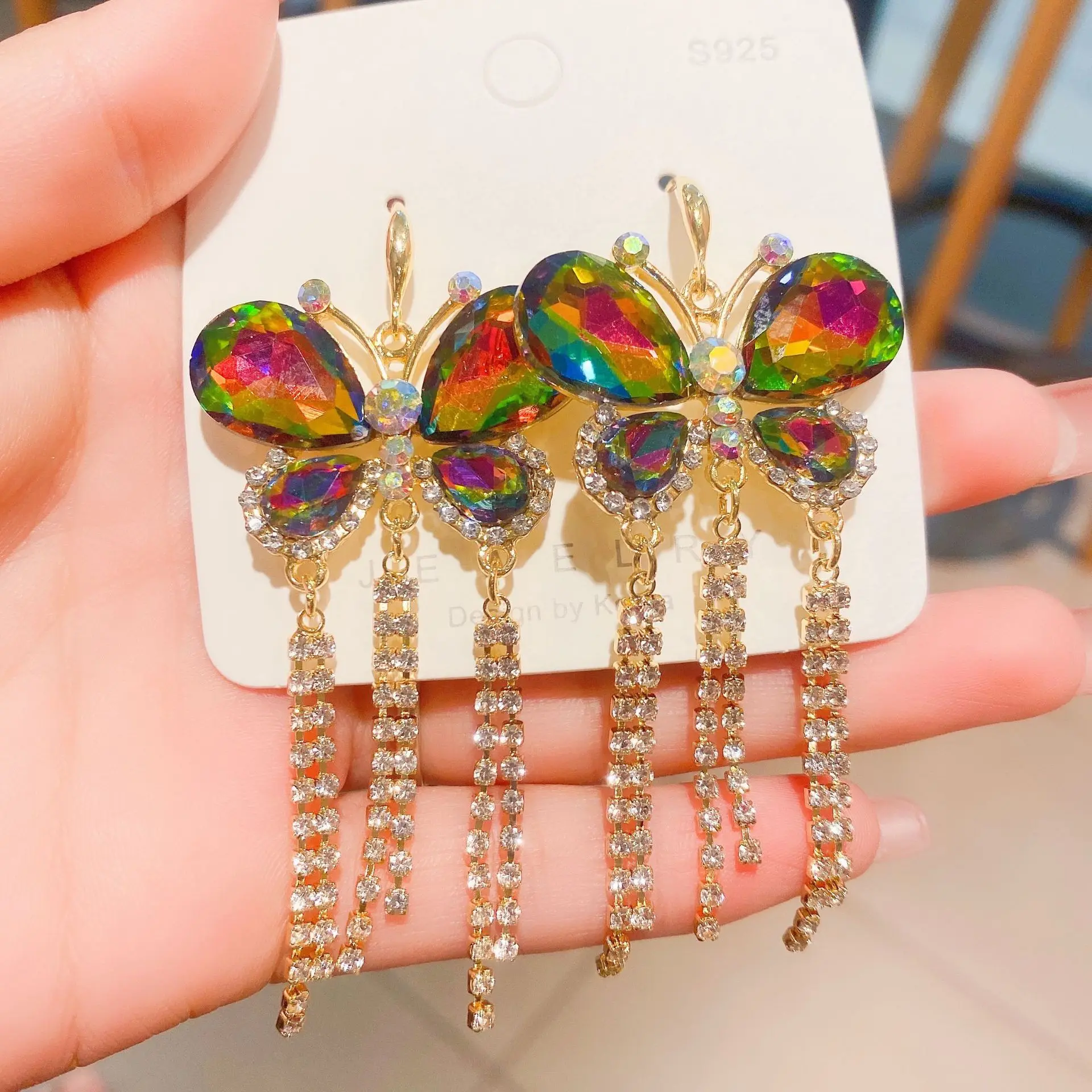 Women\'s earrings long crystal drop for women rhinestone Jewelry new in Personality Glossy color Vintage hanging jewellery gift