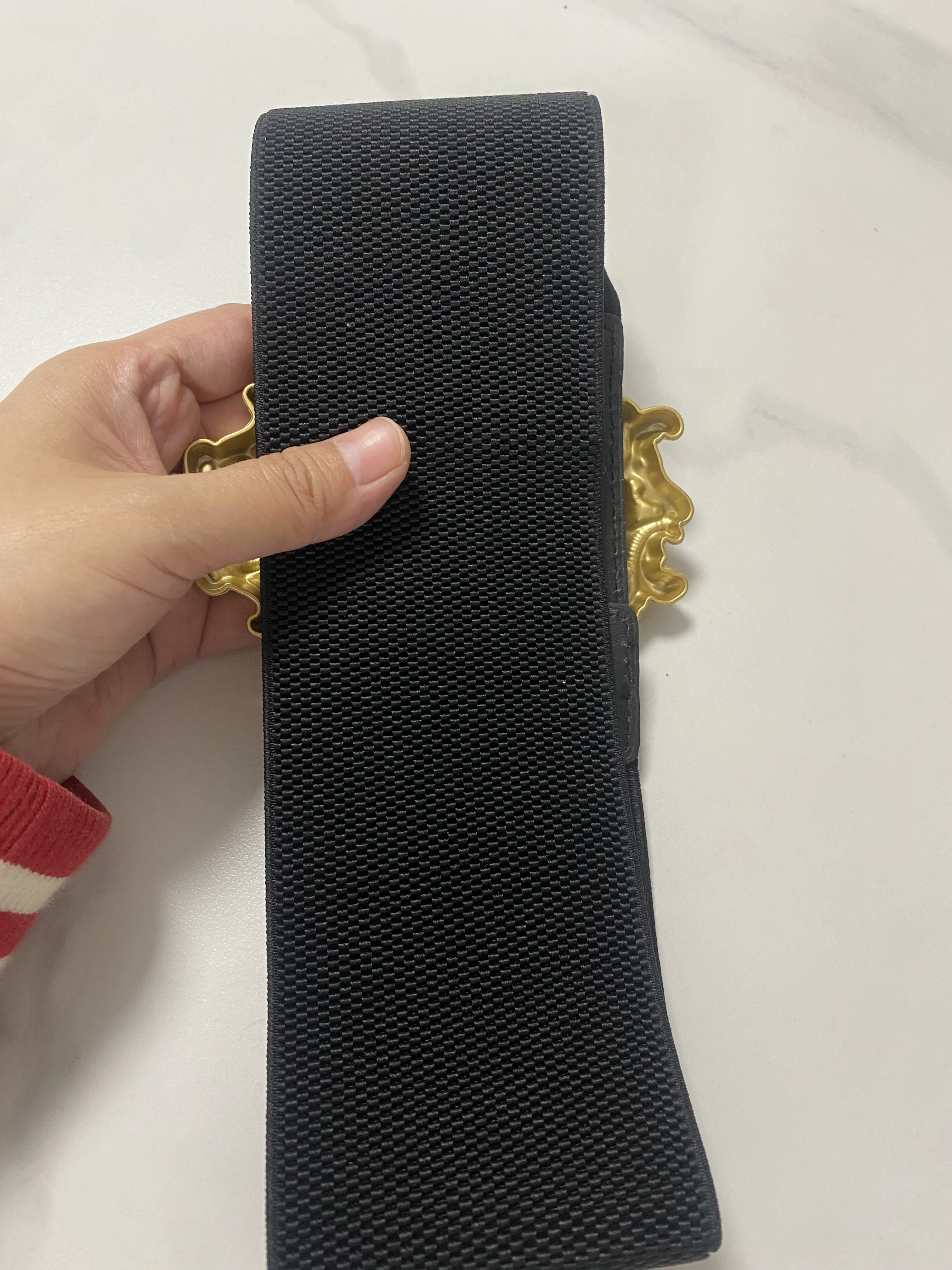 Рисунок 4 - Женский модельный ремень с золотистой пряжкой