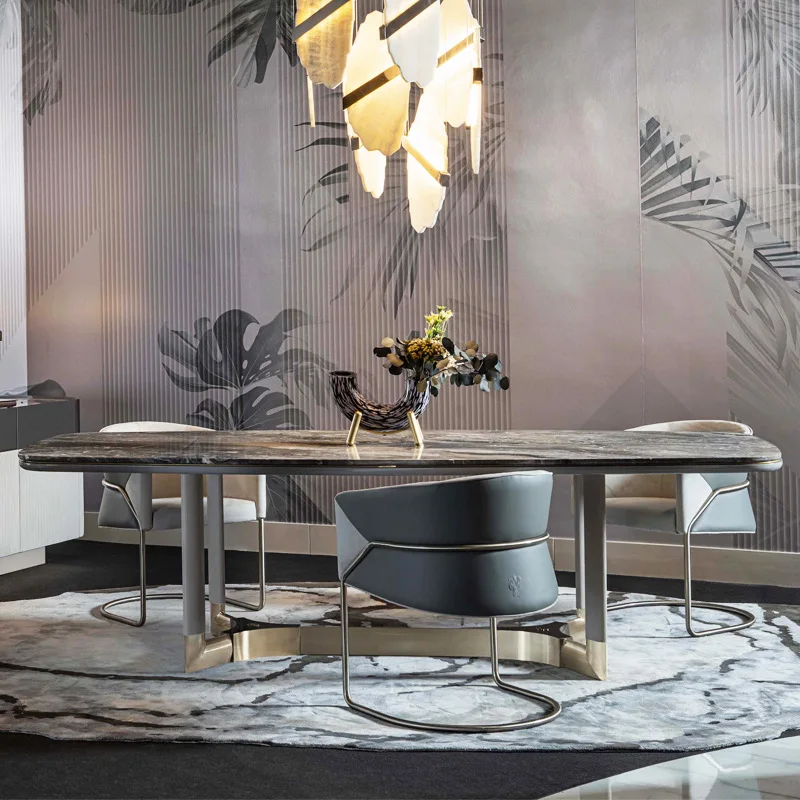 Mesa de jantar redonda em mármore