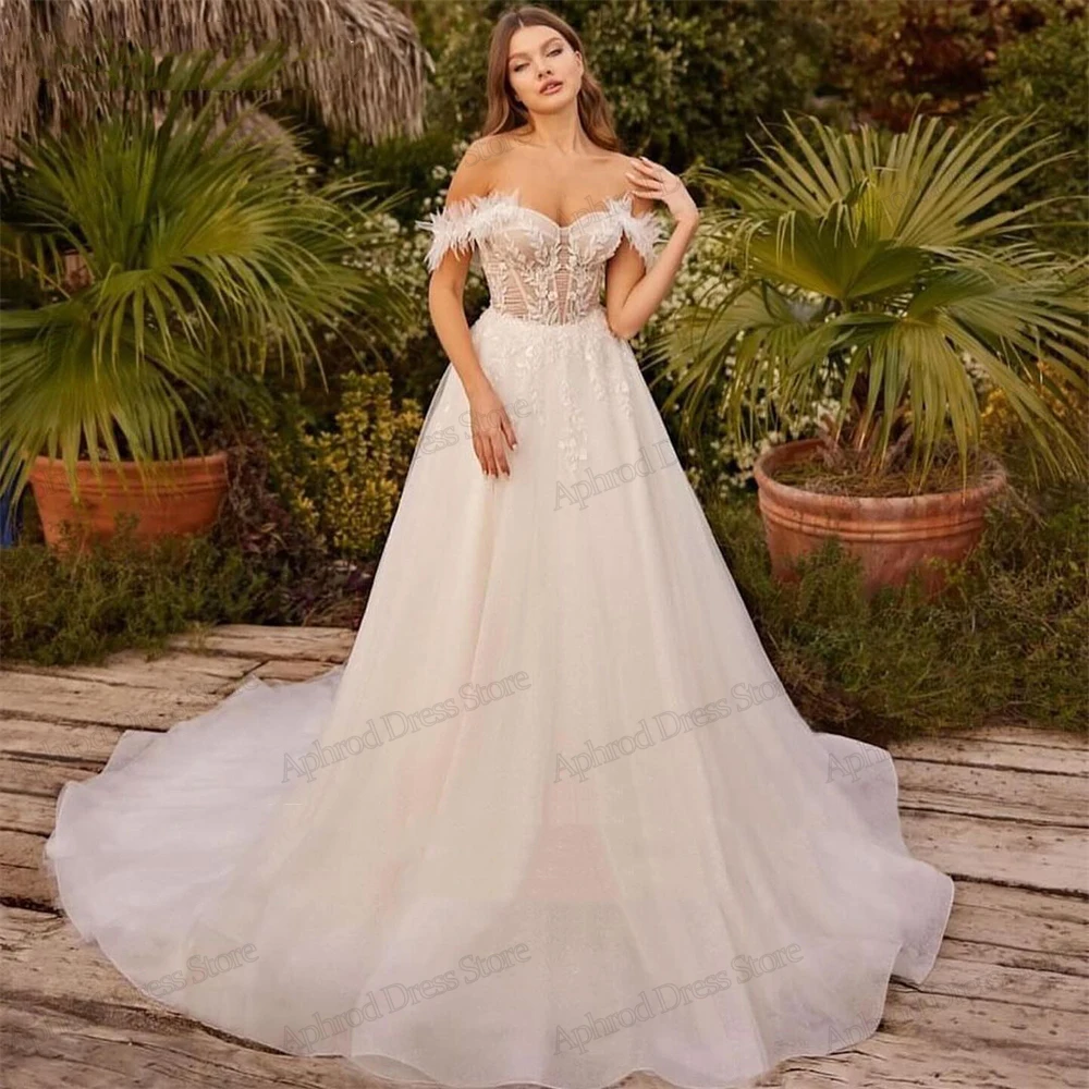 Charming Wedding Dresses Vintage Bridal Gowns Tulle Tiered Robes Lace Appliques Feather Decoration Luxury Vestidos De Novia 2024