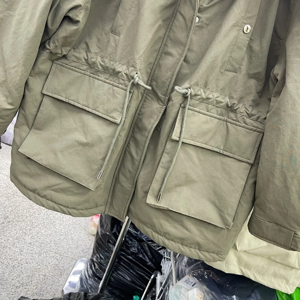 سترة شتوية جديدة لعام 2025 على الطراز الكوري مع طية صدر السترة من صوف الضأن للنساء سترة دافئة فضفاضة متوسطة الطول #3