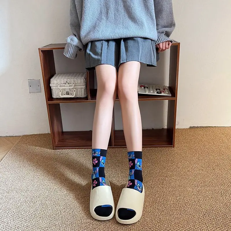Calcetines de algodón de tubo largo para mujer, medias de tubo medio para primavera y otoño, nuevo estilo de punto de dibujos animados, regalo al por mayor