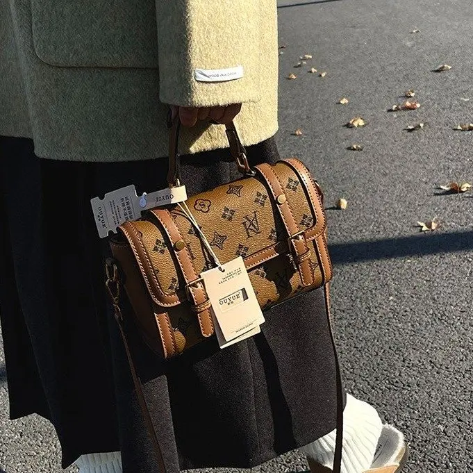 

Classic Designer Vintage Diaper Bags For Ladies Stylish Simple Tote Bag Large Capacity Shoulder Bag Trendy Elegant Letter Logo