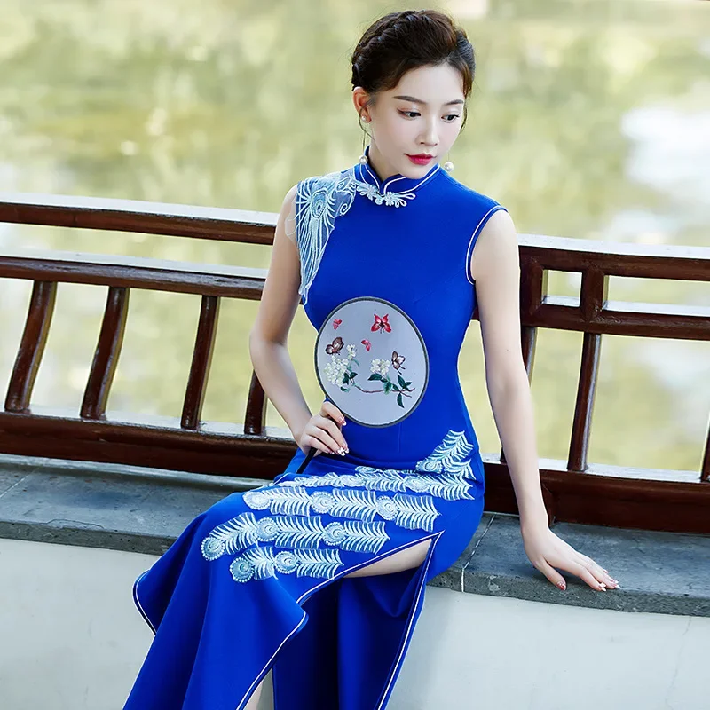 

Синий принт с павлином, улучшенное исполнение, длинное атласное платье Cheongsam в стиле ретро, модное утягивающее платье с высоким разрезом, элегантное Ципао