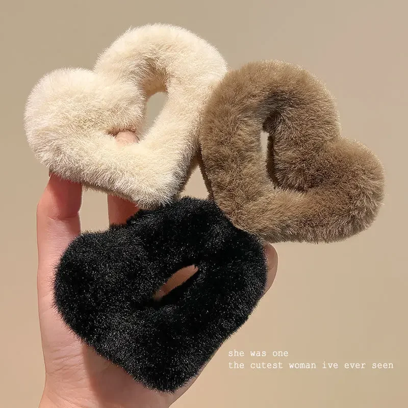 

Maillard love plush small grab clip female autumn and winter half hair clip headdress temperament back head shark clip