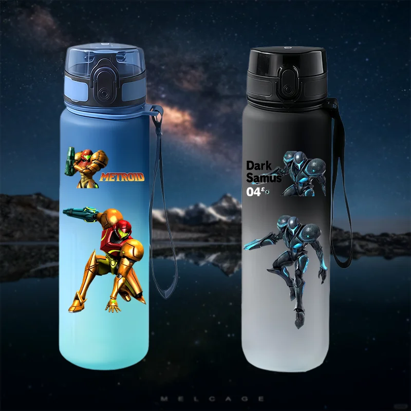 Metroid-Spiel-Wasserflasche mit Samus-Aran-Motiv, Flip-Top-Becher mit Trageband, auslaufsicher, ideal für Outdoor-Sportarten, Trinkbecher, Sammlerstück, Geschenk für Fans.