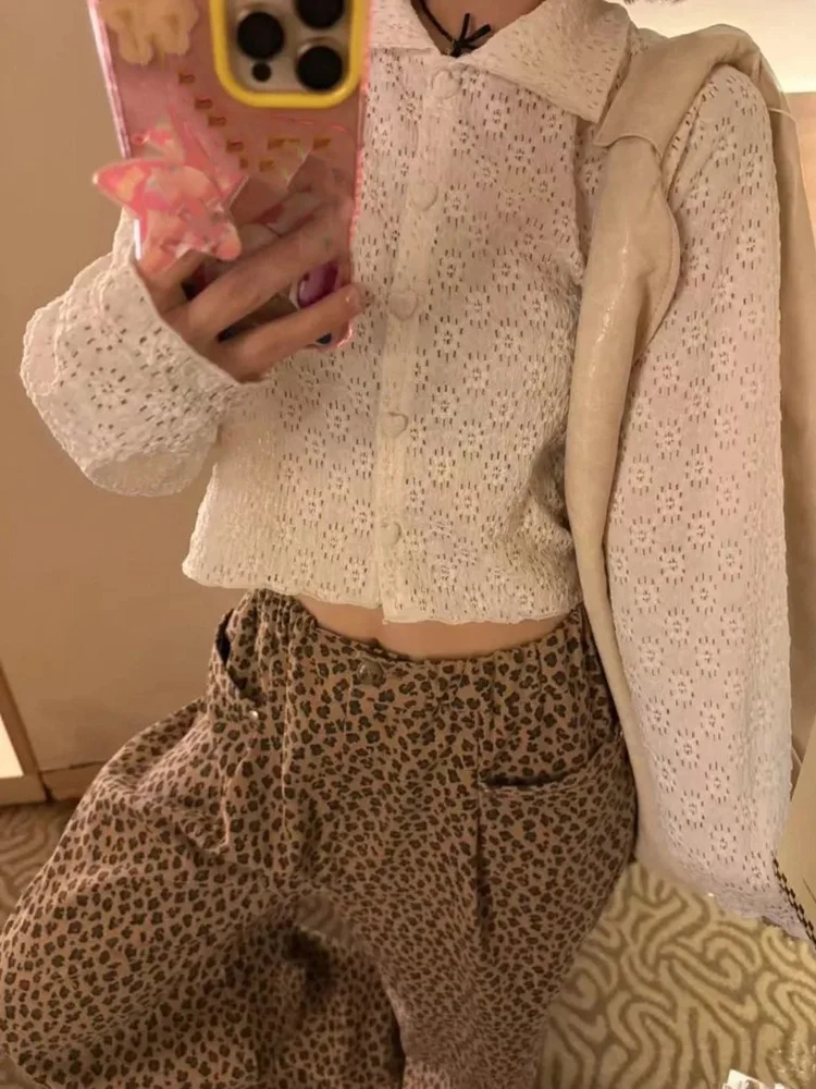 เสื้อเชิ้ตลายดอกแบบเรียบง่าย แขนยาว ปกเสื้อแบบปกเชิ้ต ติดกระดุมแถวเดียว สไตล์ Y2K เสื้อเกาหลีหวานๆ อเนกประสงค์ เนื้อผ้าบางเบา