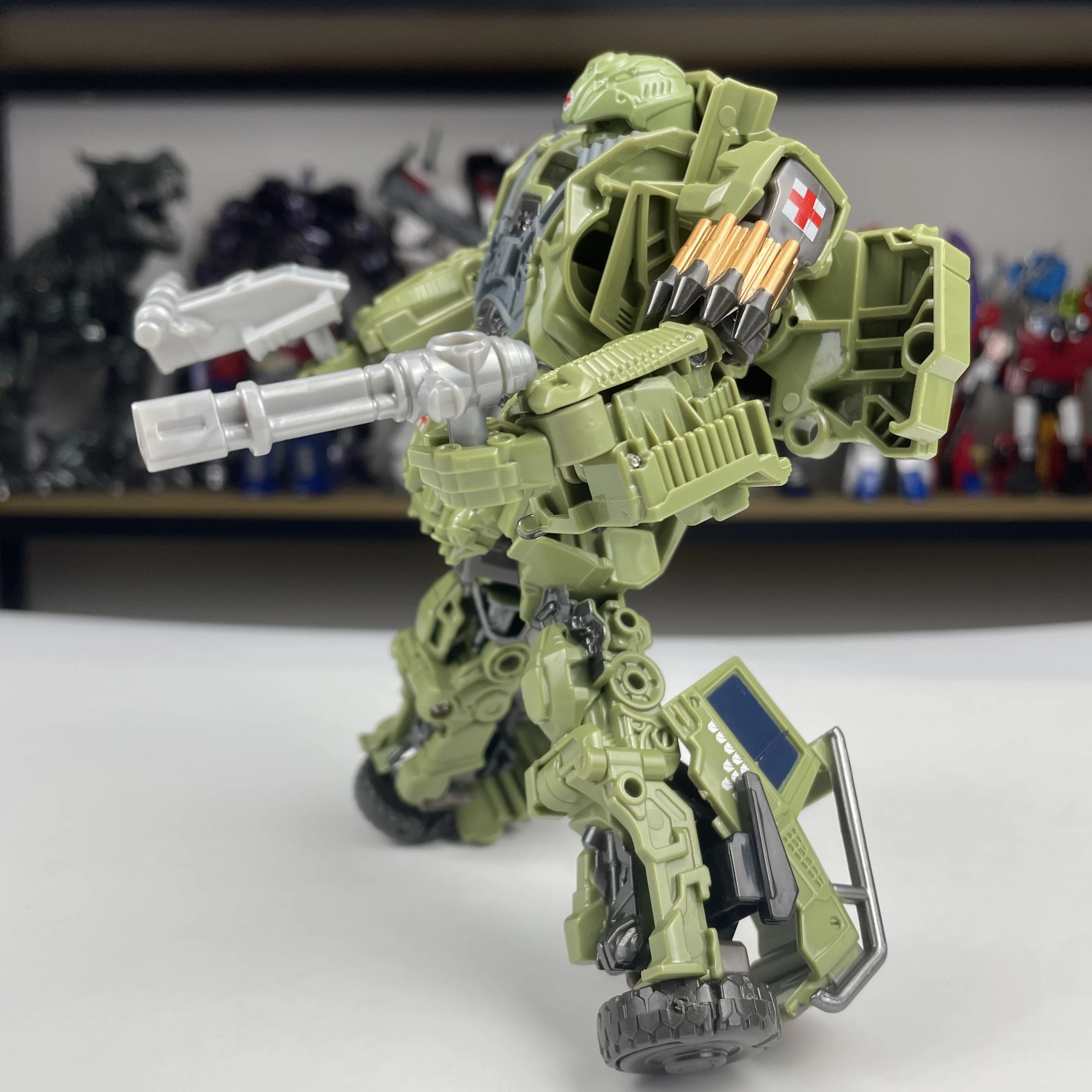 TAIBA juguetes transformadores YS06 18cm Hero Insspector versión de aleación película 5 Hound coche Robot modelo coleccionar figuras de acción