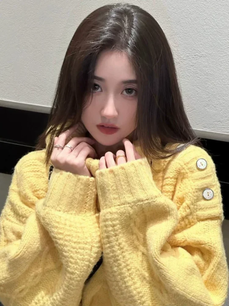 سترة نسائية حلوة وجميلة للخريف والشتاء منتج جديد بلوزة نسائية فضفاضة وسميكة مع طية صدر السترة