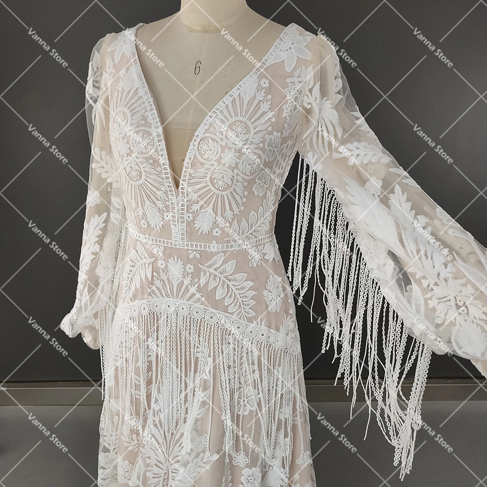 Vestidos de novia bohemios de encaje con mangas largas acampanadas, personalizados, línea A, cuello en V, borla, vestido de novia modesto bohemio para playa