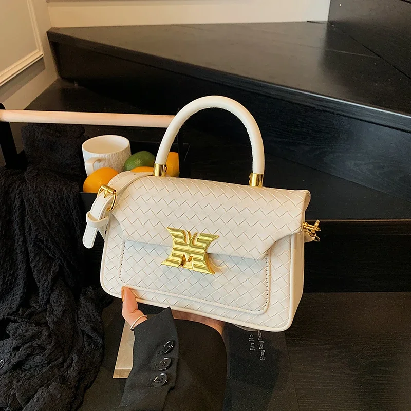 

Casual Commuter Leisure Bag For Women With Trendy Design Large Capacity And Solid Color Leather