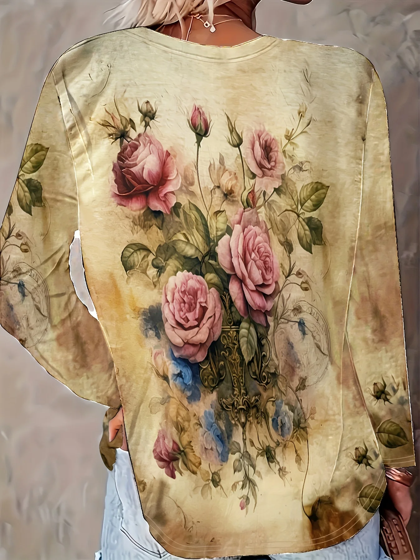 Women's Long Sleeve T-Shirt, Vintage Floral Rose Bouquet Print On Beige Tie Dye Background, All-Winter Holiday Style Top Suitable For Leisure And Sports Scenarios
