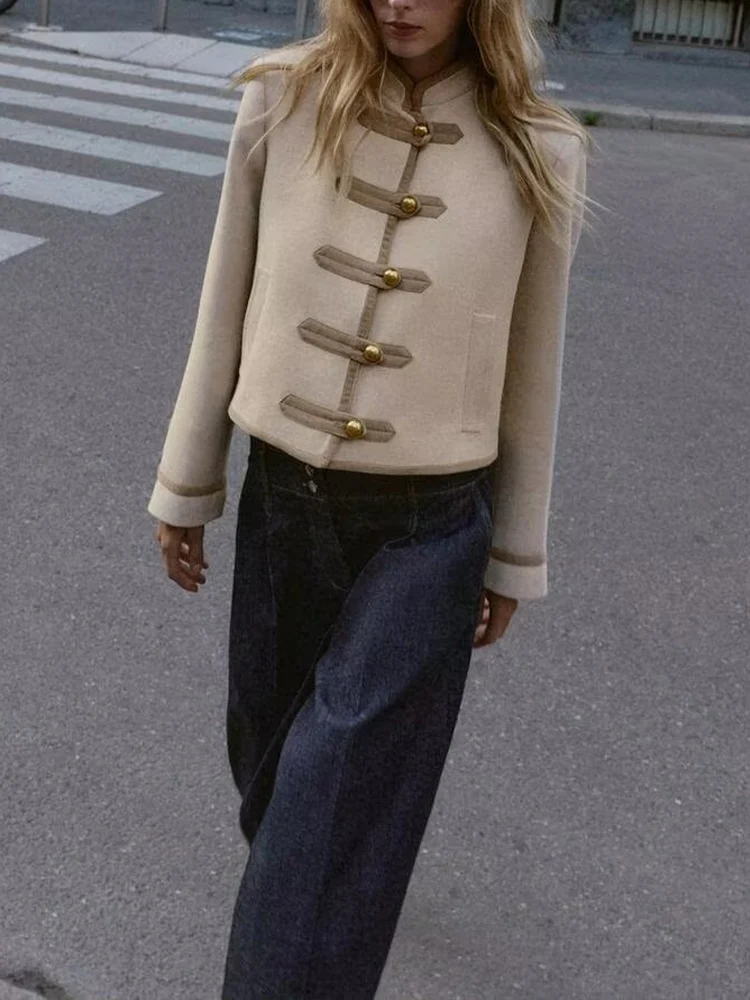 

European-style new women's fashionable and versatile retro-style short suit jacket with Chinese knot buttons.