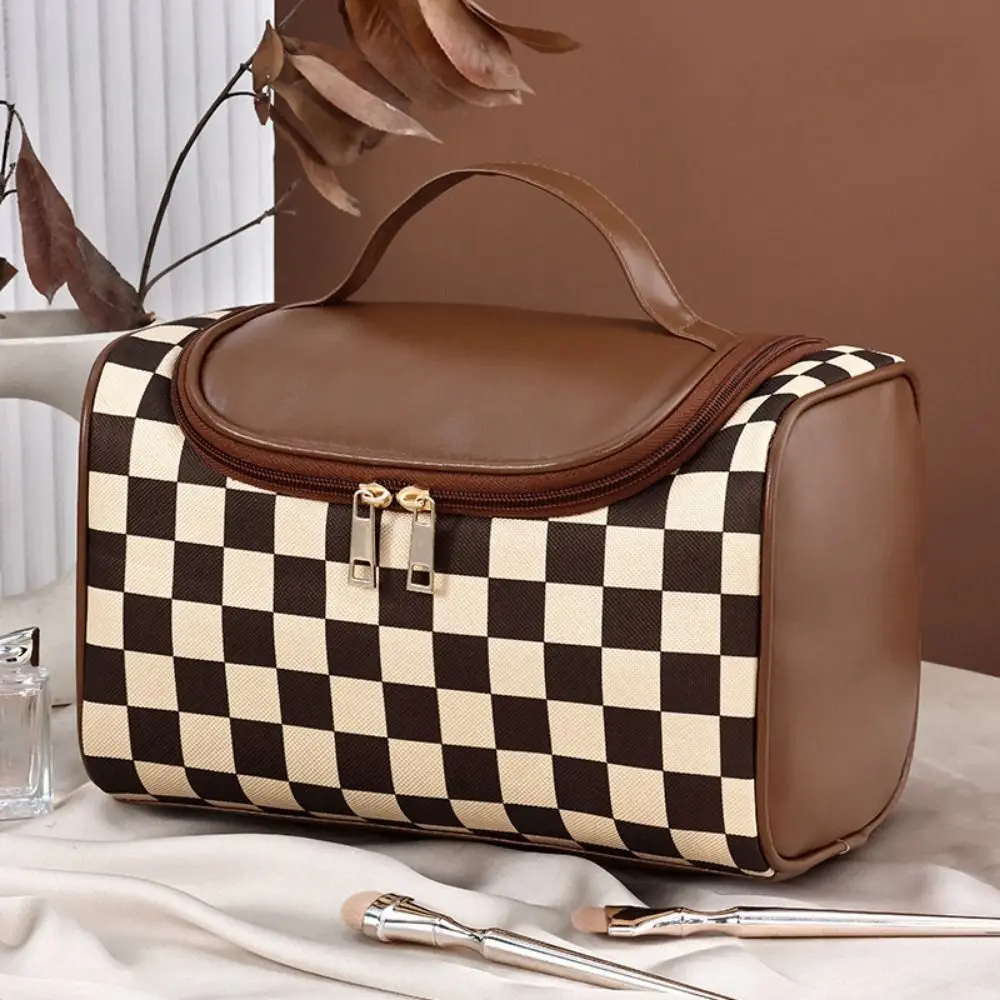 بو الجلود الشطرنج حقيبة ماكياج همبرغر الكرتون الرجعية رقعة الشطرنج حقيبة مستحضرات التجميل أدوات الزينة المنظم سعة كبيرة #4