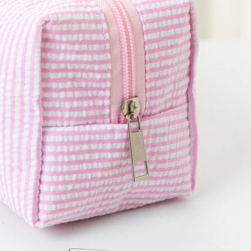

Stripe Seersucker Cosmetic Bag Fashion Women Cosmetic Bag Zipper Storage Makeup Case Travelling Pouch Organizer for Lady