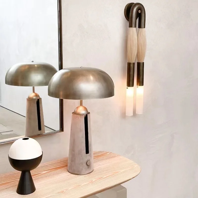 

Quality Vintage Hotel Villa Bedroom Restaurant Reading Light Modern Decorative Luxury Brass Shade Leather Suede Desk Table Lamp