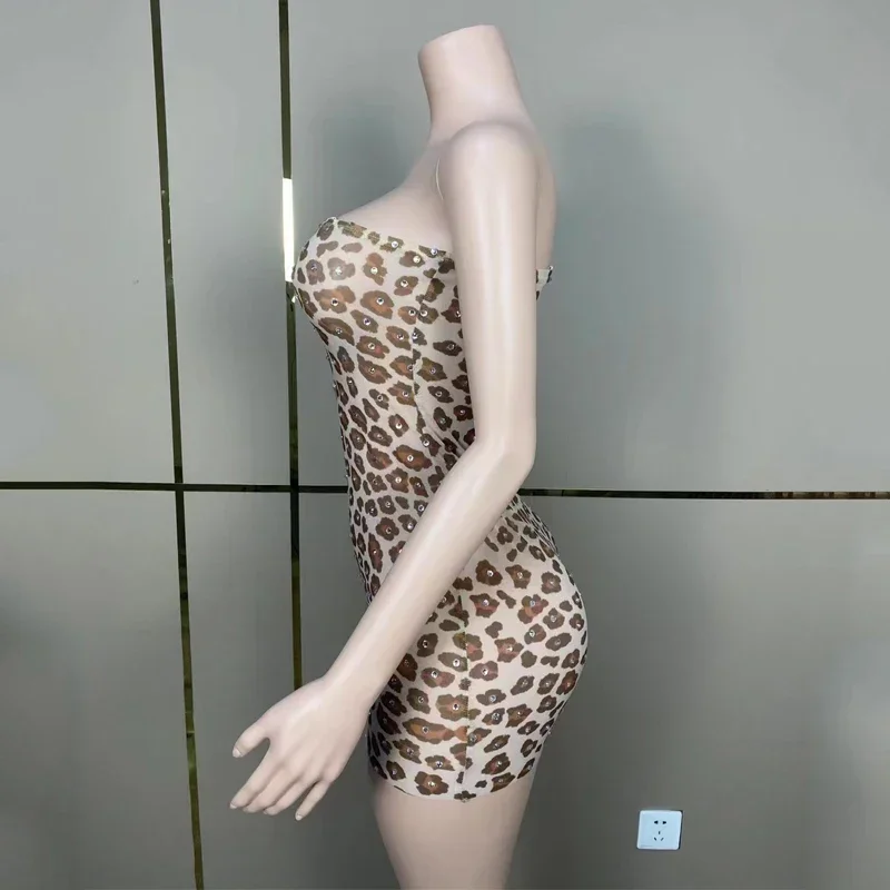 Sukienki wieczorowe na imprezy mody, sukienki mini w panterkę z błyszczącymi cyrkoniami, strój sceniczny dla kobiet, kostium dla piosenkarki na festiwal.