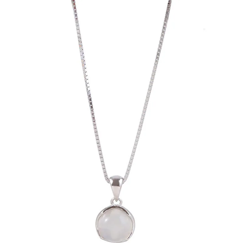 White jade marrow round pendant necklace design sense of light luxury niche female collarbone chain temperament versatile