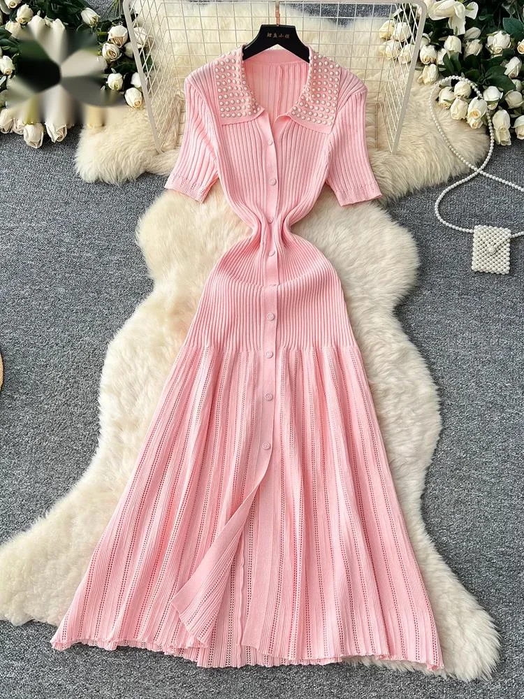 

Вязаное платье макси в винтажном стиле для офиса, с отложным воротником, ажурным узором и приталенным силуэтом, в французском стиле