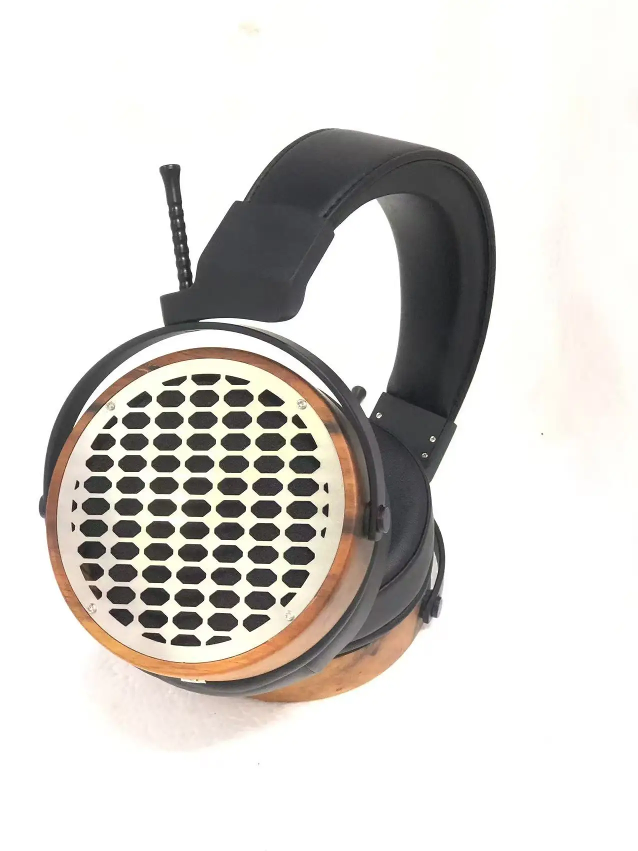 Open headphones, with 60 M M dual-motion coil drive system, super powerful bass effect, with surging power after sinking