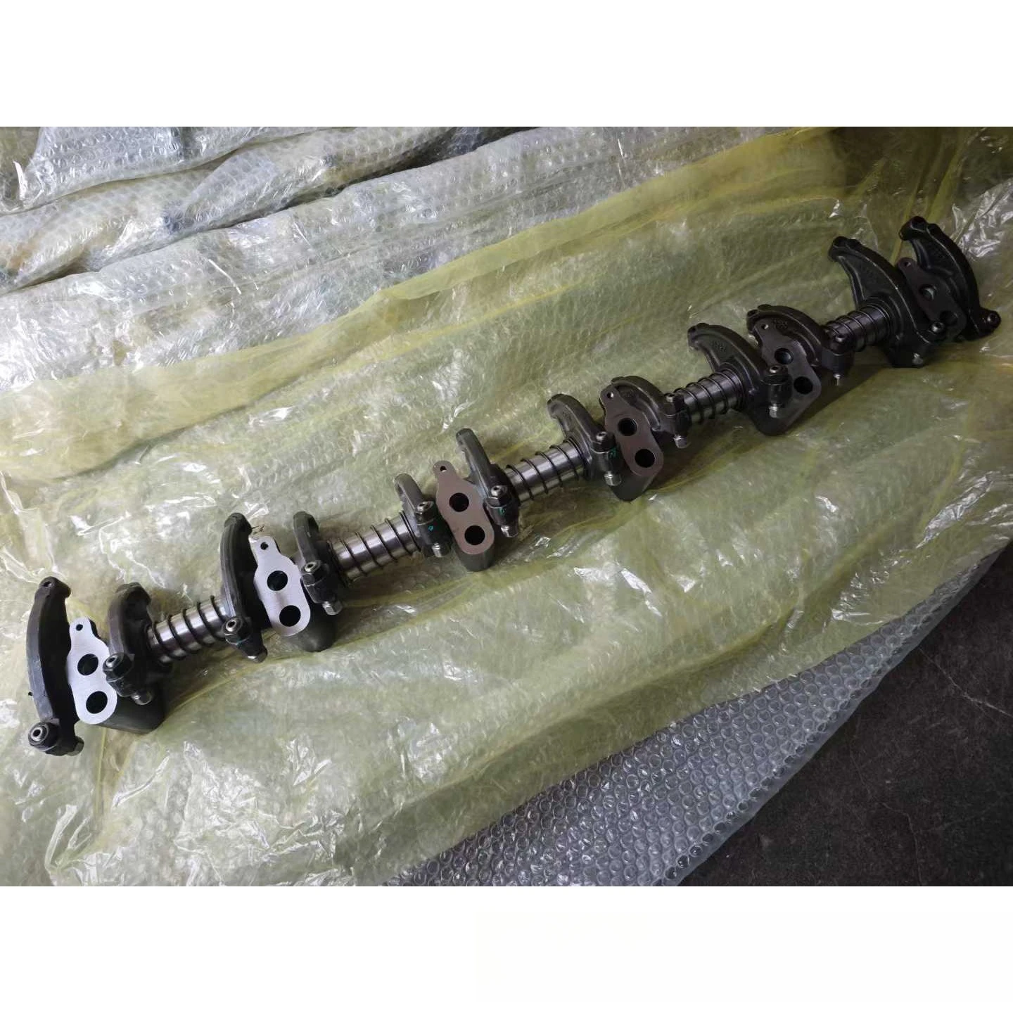 Dongfeng Tianlong DCI11 engine rocker arm shaft with rocker arm assembly D5010550519