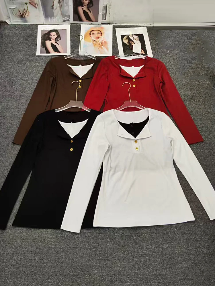 

Для осенней женской коллекции 2025 года, две поддельные футболки с цветными блоками в стиле ретро — модные и универсальные вязаные пуловеры.