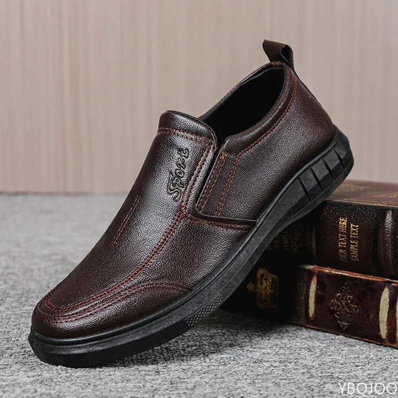 2022 autumn new leather shoes men\'s pure black casual shoes slip-on shoes soft bottom non-slip dad driving shoes