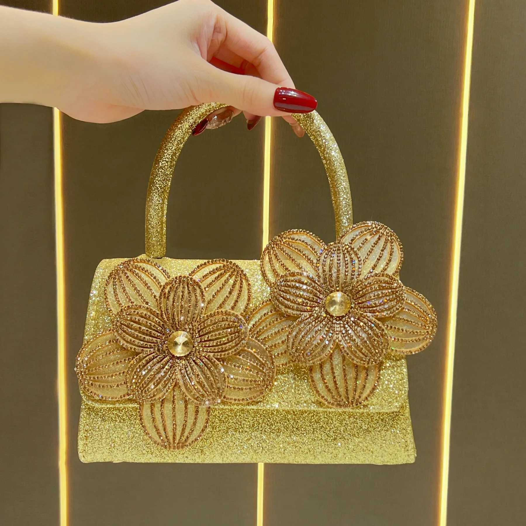 Women's shiny diamond-encrusted handbag Delicate temperament clutch bag Chain messenger bag Dinner