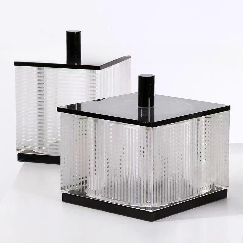Quadrato di cristallo moderno, semplice e creativo, barattolo di caramelle, ornamento di cristallo da tavolo nella stanza modello dell'ufficio vendite