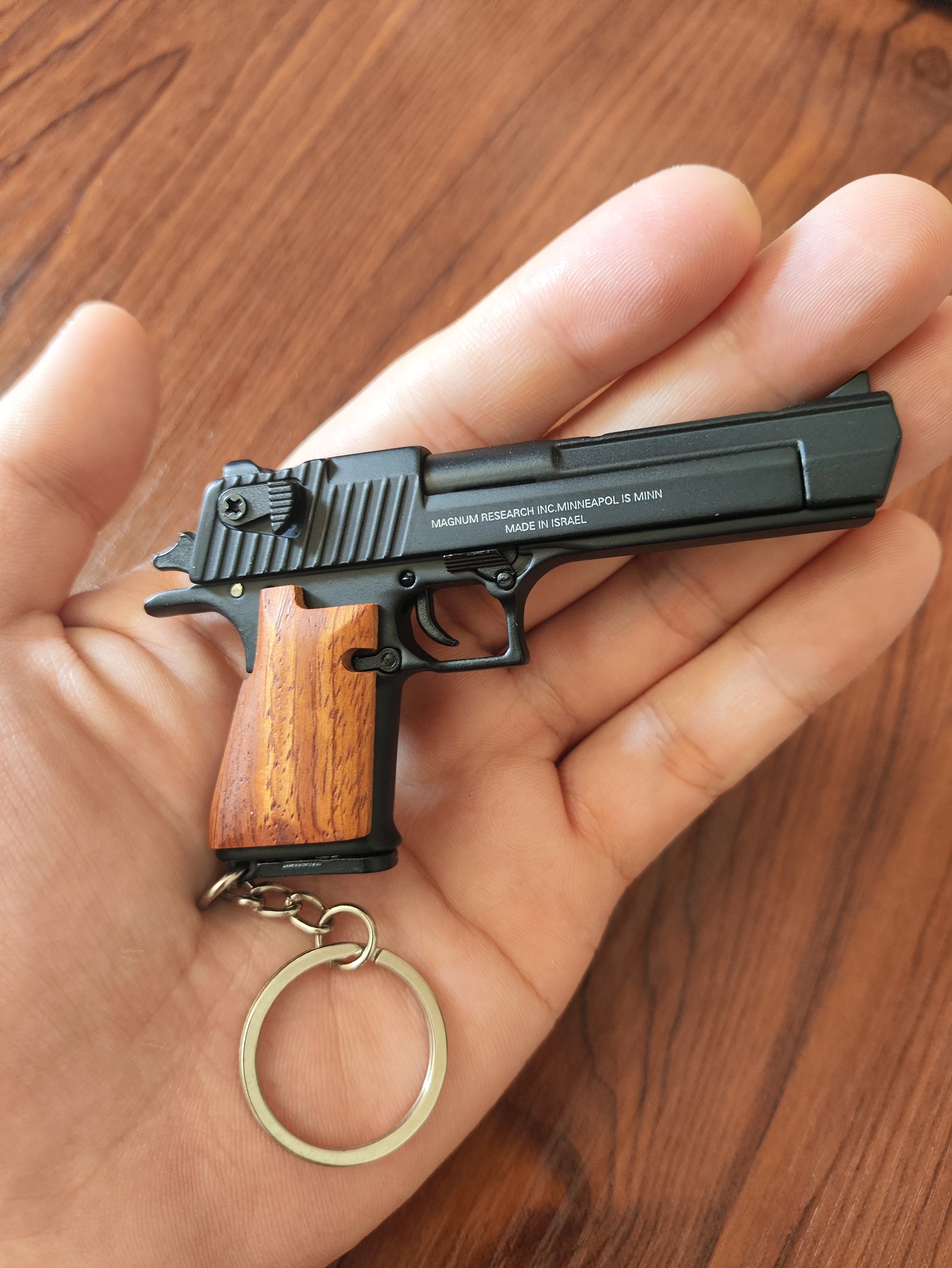 1:3 Lega Desert Eagle Pistola in legno massello Mini pistola giocattolo Modello Portachiavi staccabile Pistola finta per uomo Collezione Regalo per adulti