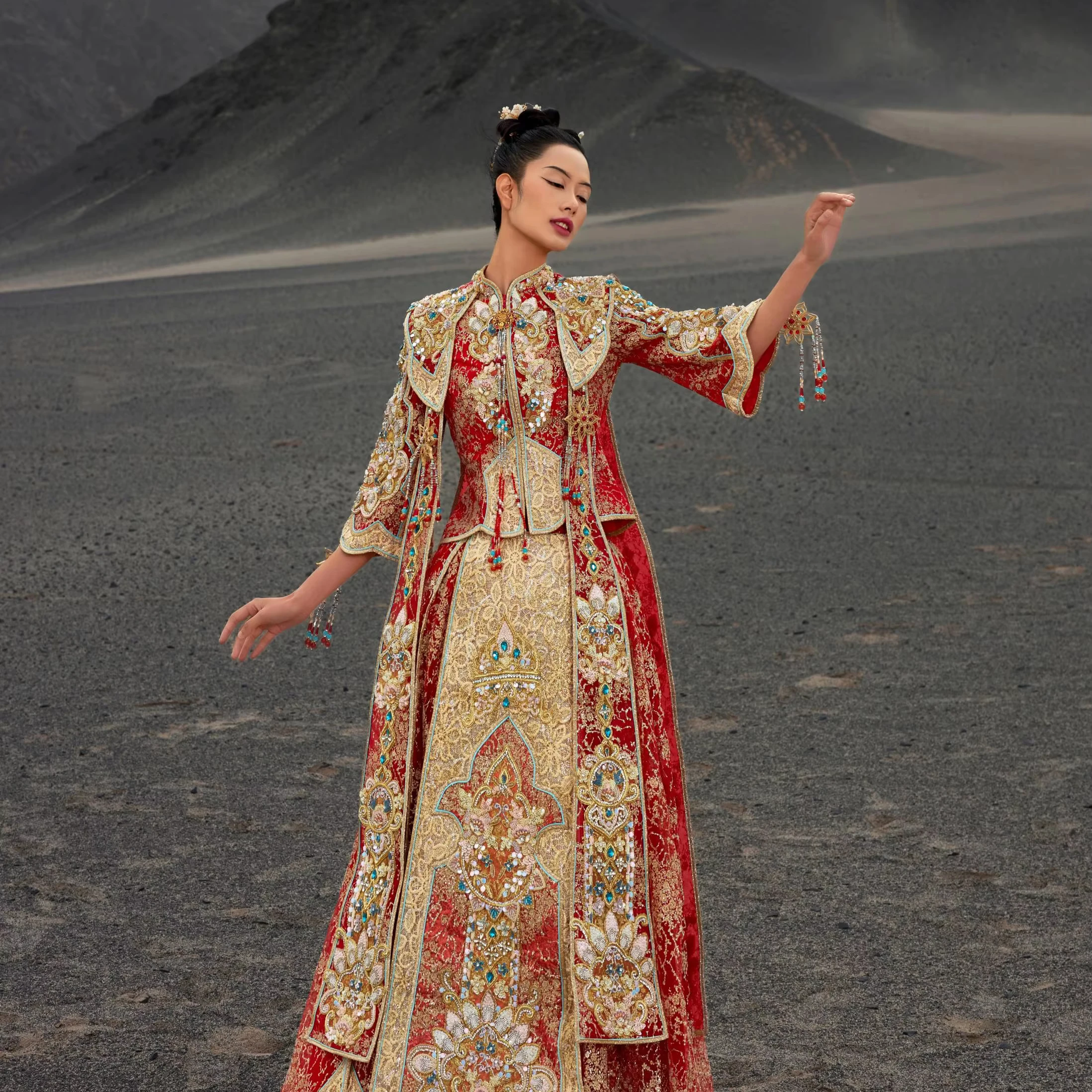 New Chinese Wedding Toasting Dress Bride Chinese Traditional Wedding Dress Long Sleeve Xiuhe Clothes