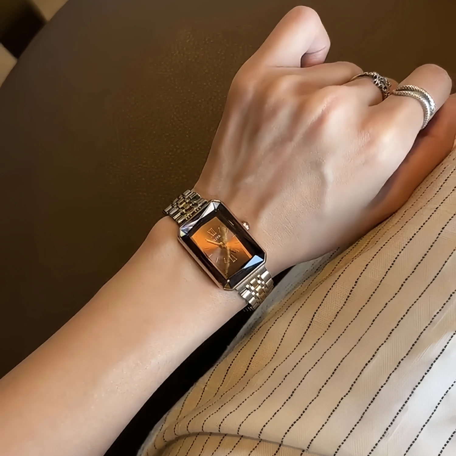 

Women's Retro Watch Women's Light Luxury Niche Art Watch Women's Ladies Workplace Niche High-end Square Shaped Female Student