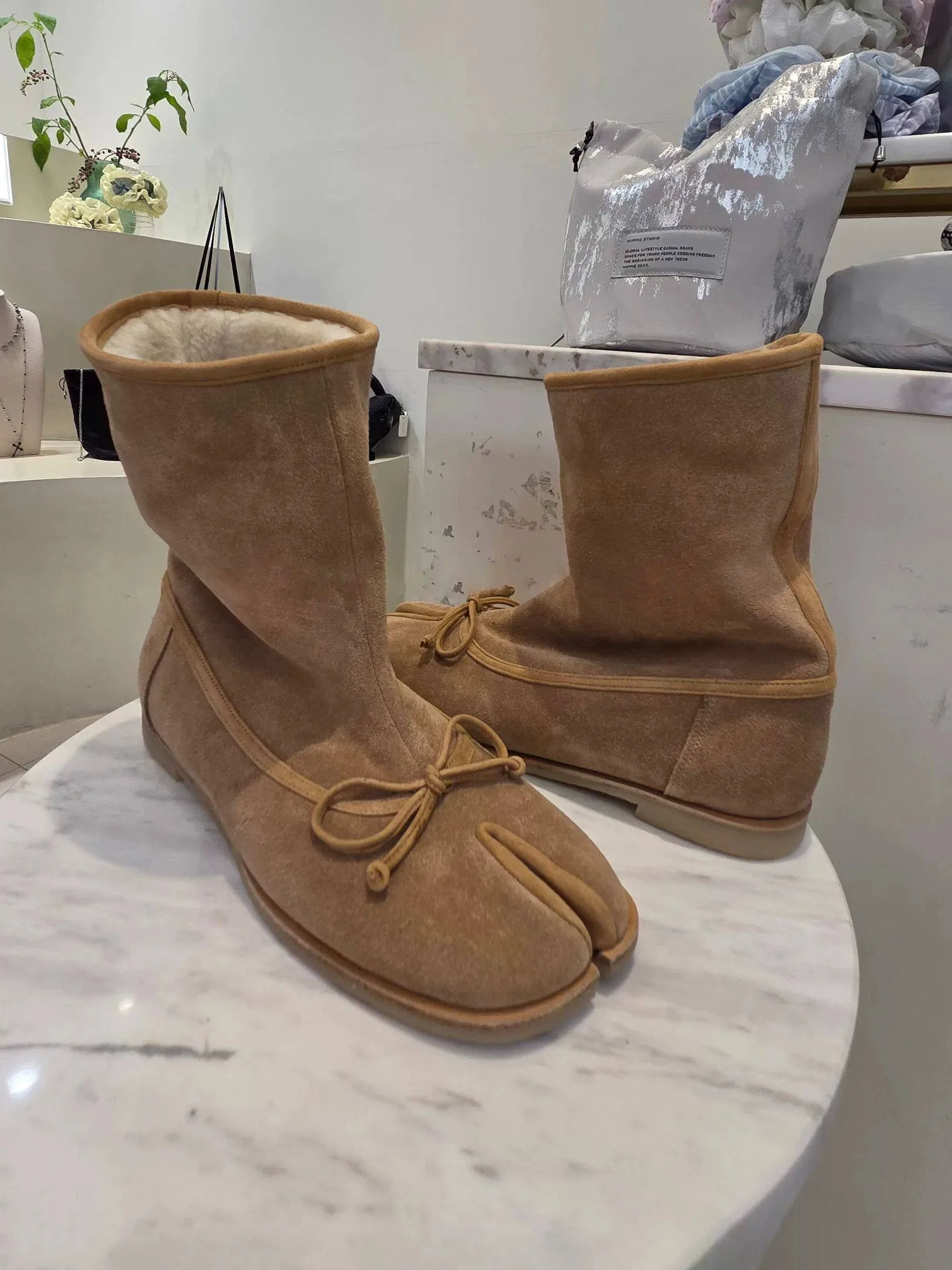 Fur Women Shoes Mid Calf Tabi Boots Designer Bow Flat Suede Fleece Line Winter Botas De Mujer Casual Warm Botties Daily Footwear