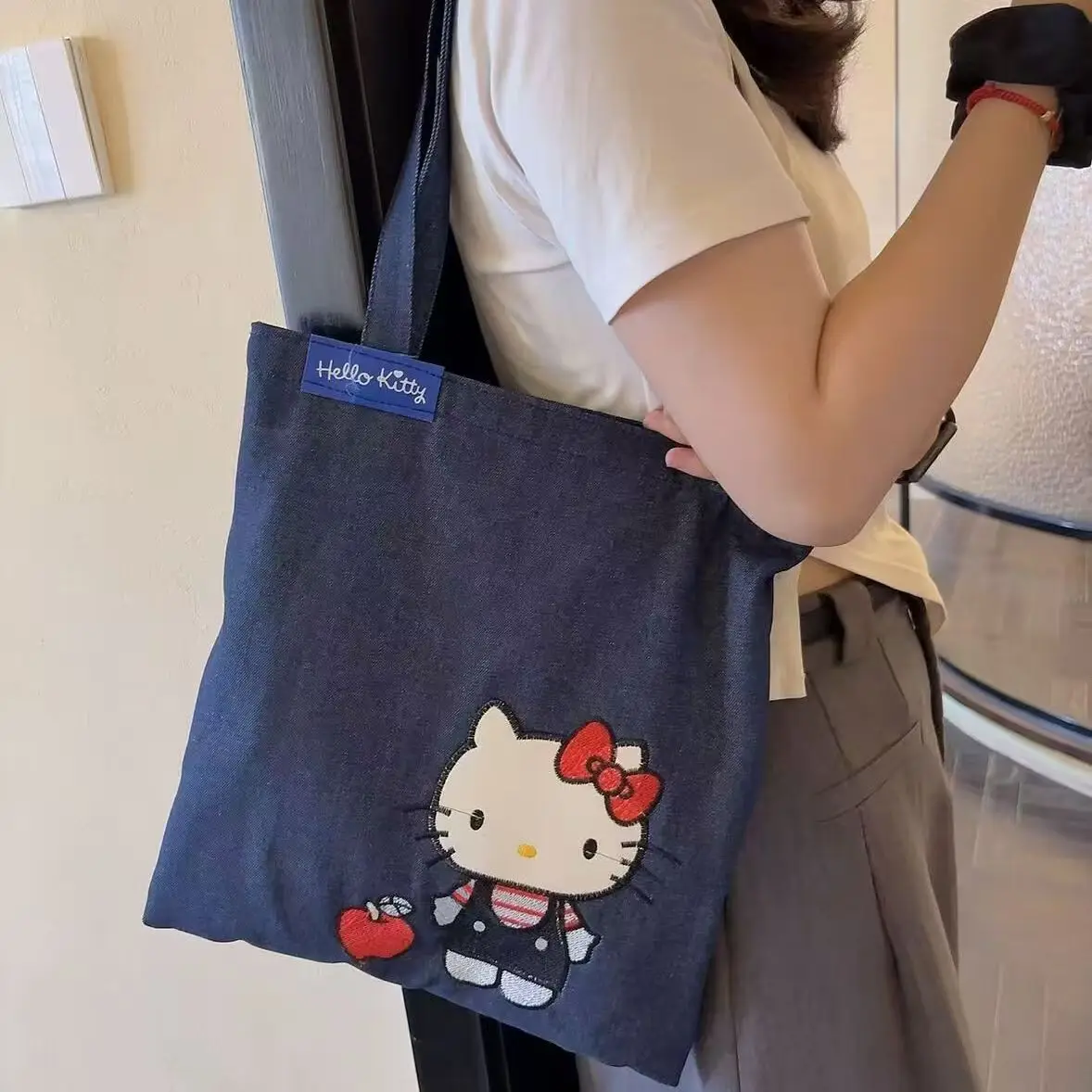 

Сумка-тоут из холщовой ткани с аниме-принтом Hello Kitty, большая вместительная сумка для хранения, повседневная сумка через плечо в стиле Y2K, простая сумка-тоут для девочек, подарки на день рождения