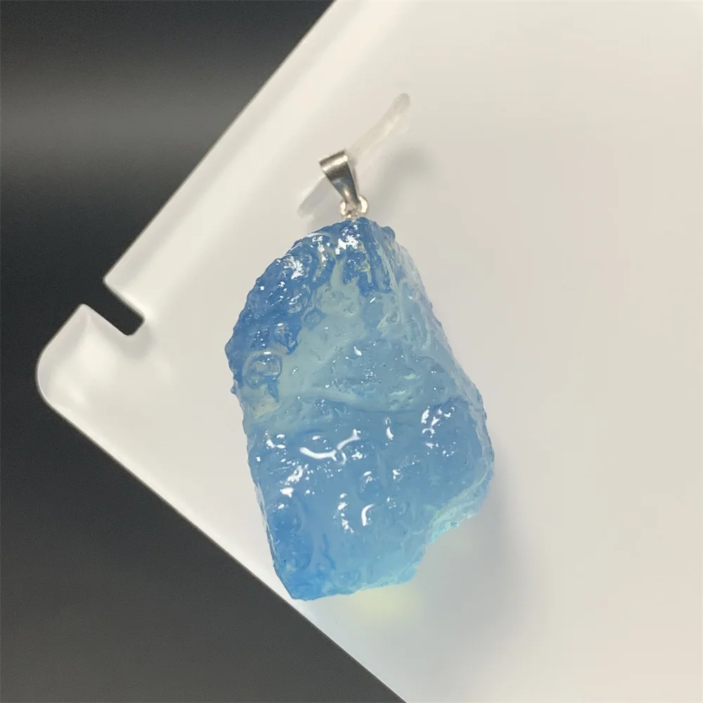 Clear Natural Transparent Fluorescent Blue Aquamarine Pendants Women Irregular Heal Beads Polished Rough Raw Aquamarine Necklace